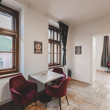 Carolina'S Yoga Apartment ฮราเดตสคราโลเว ภายนอก รูปภาพ