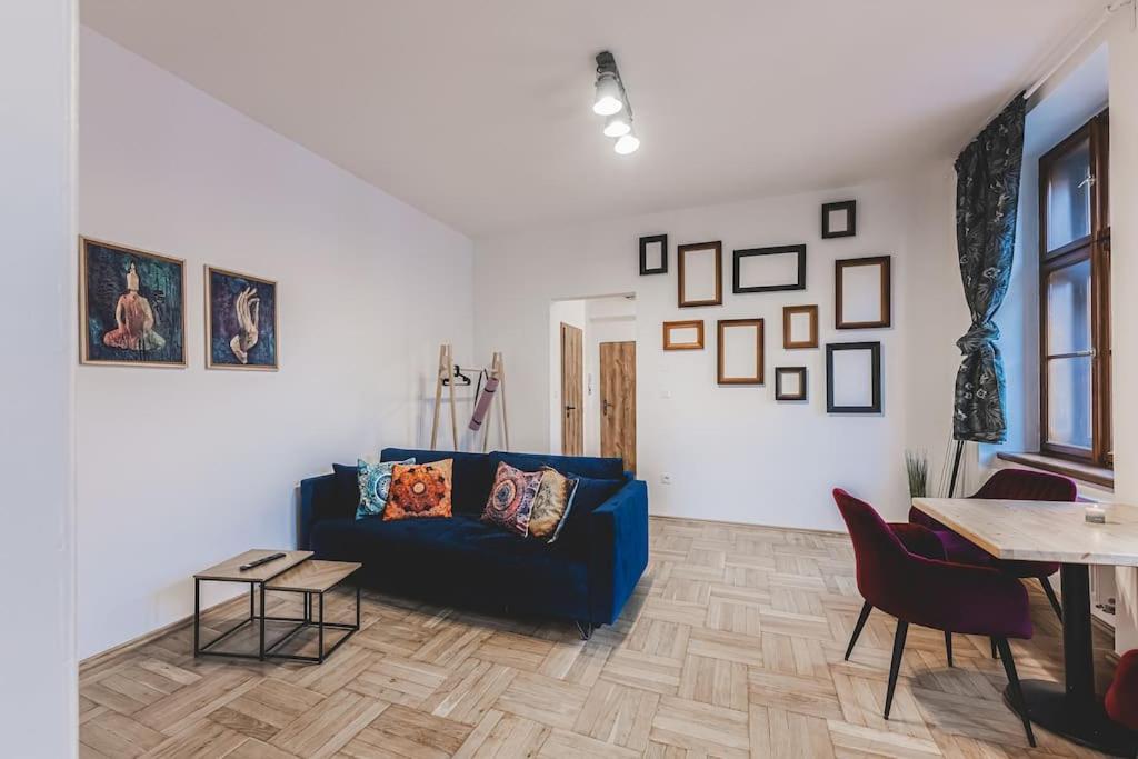 Carolina'S Yoga Apartment ฮราเดตสคราโลเว ภายนอก รูปภาพ